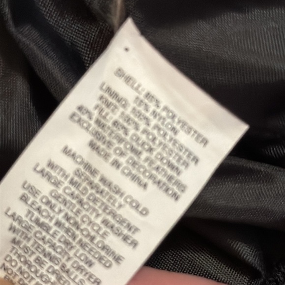 Express Quilted Black Vest with Zipper Pockets - Picture 6 of 6